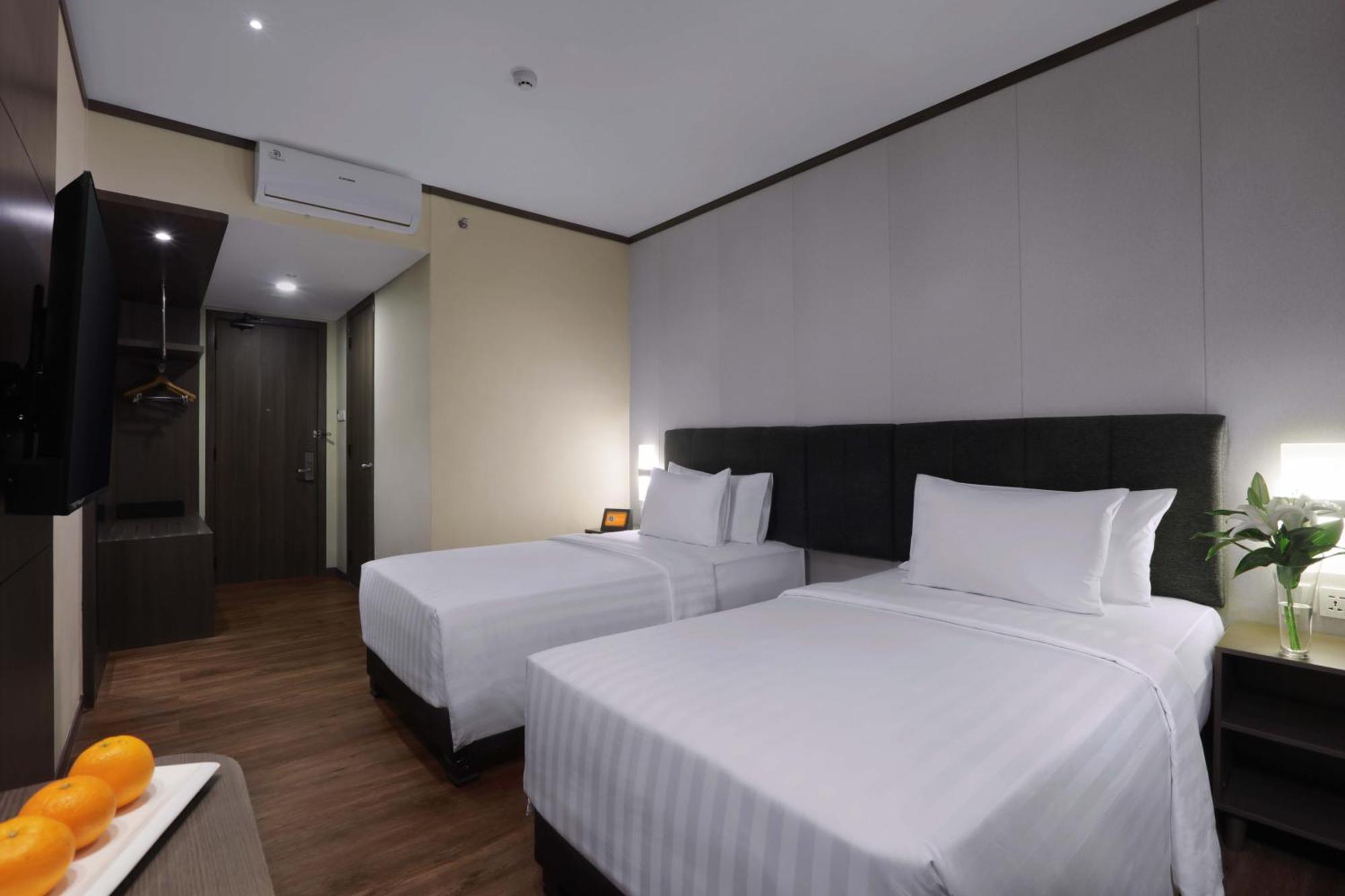 Harper Premier Nagoya Batam Hotel Exterior photo