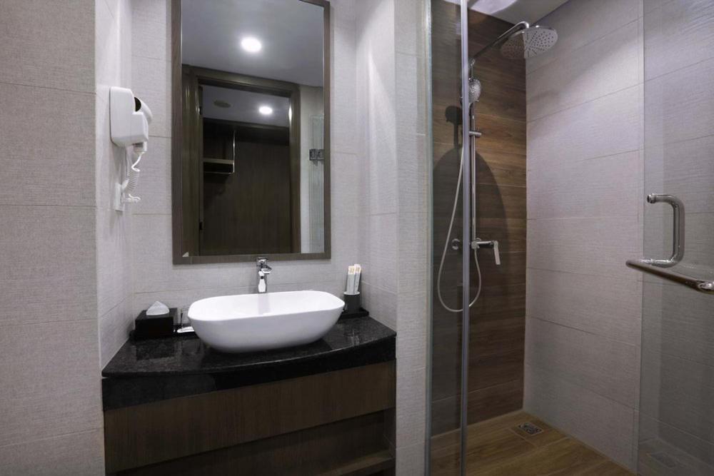 Harper Premier Nagoya Batam Hotel Exterior photo