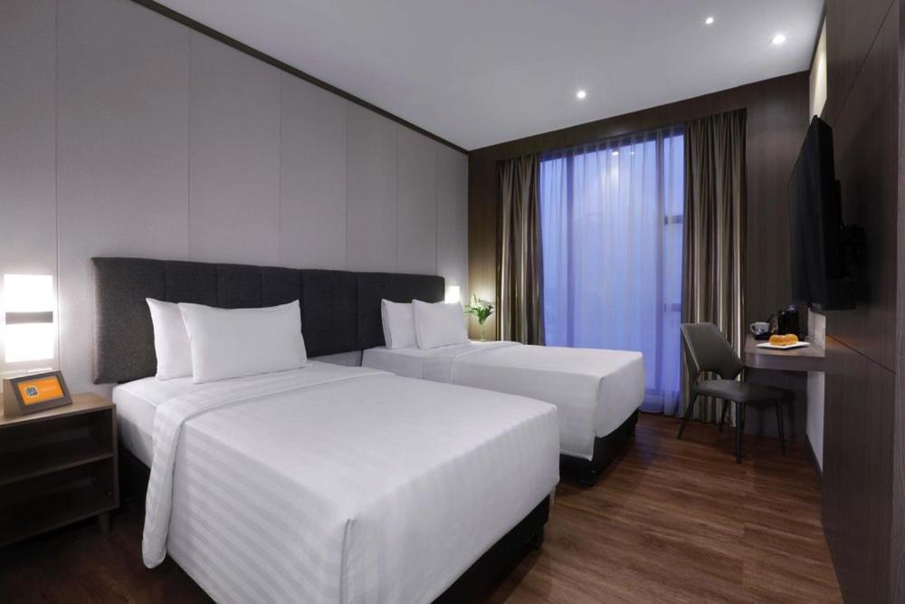 Harper Premier Nagoya Batam Hotel Exterior photo
