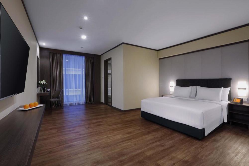 Harper Premier Nagoya Batam Hotel Exterior photo