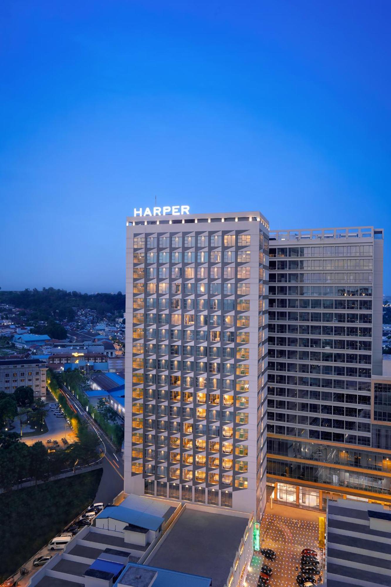 Harper Premier Nagoya Batam Hotel Exterior photo