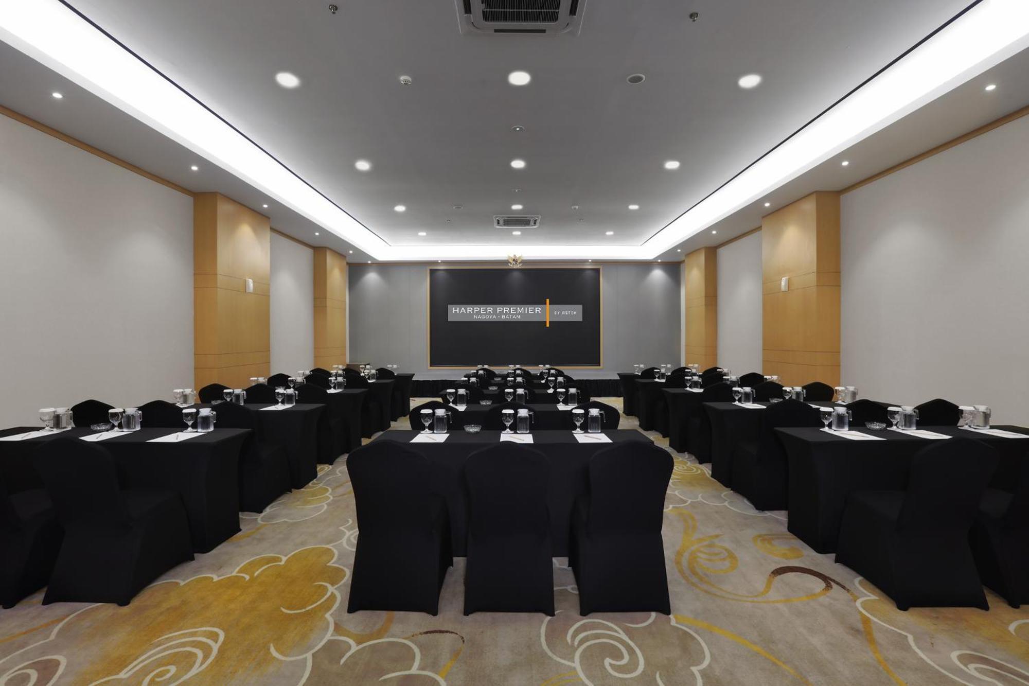 Harper Premier Nagoya Batam Hotel Exterior photo
