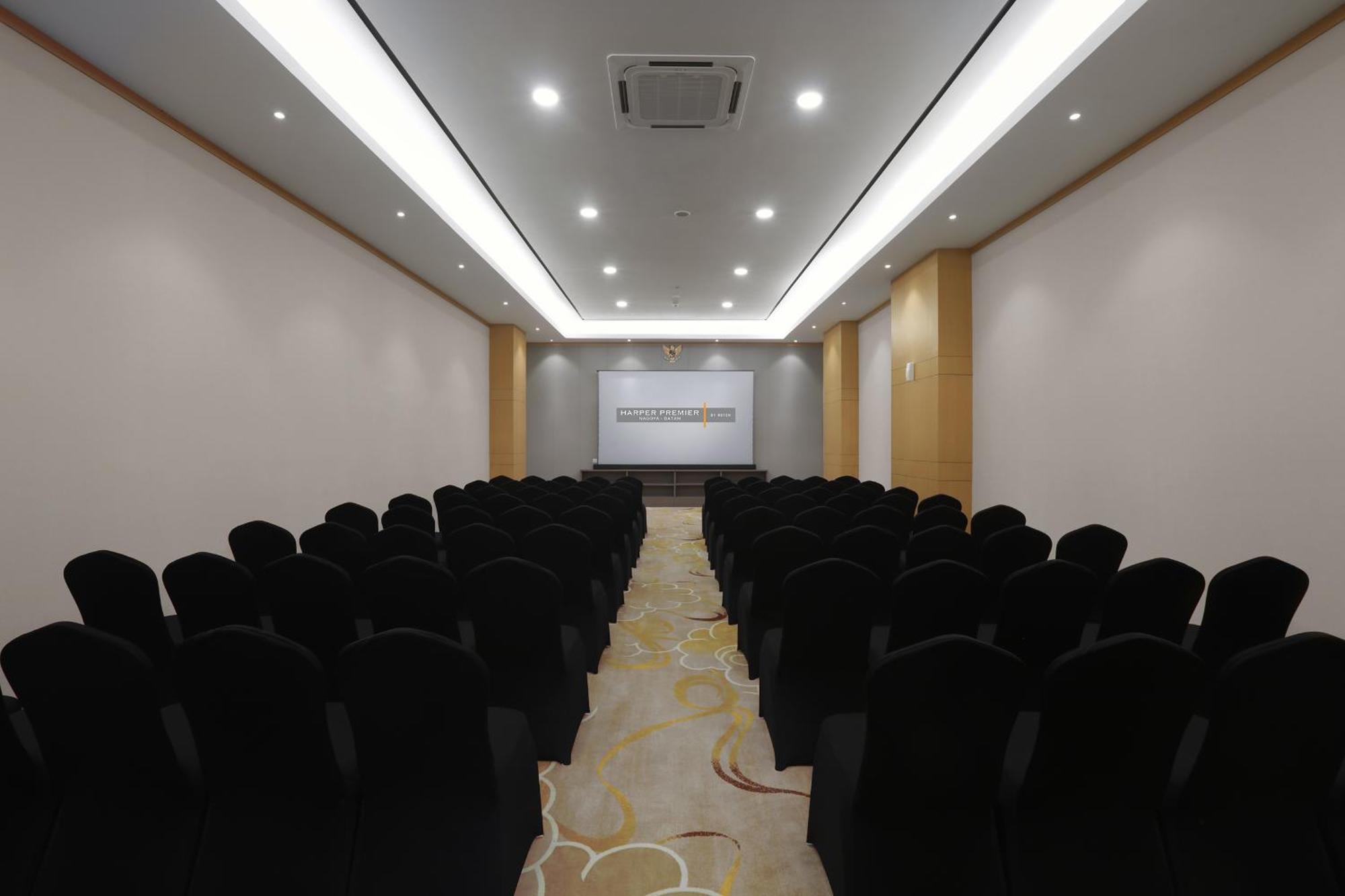Harper Premier Nagoya Batam Hotel Exterior photo