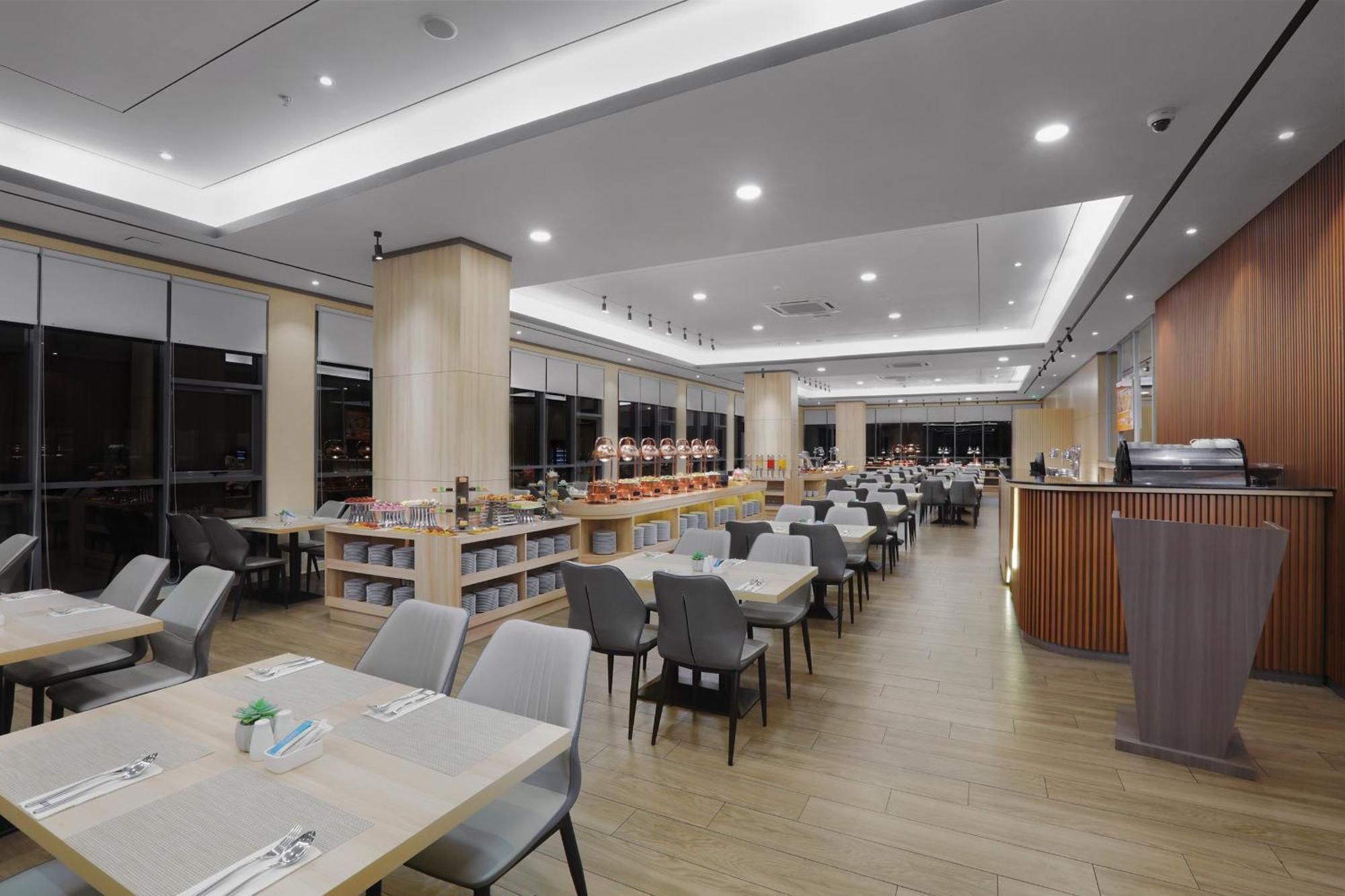 Harper Premier Nagoya Batam Hotel Exterior photo